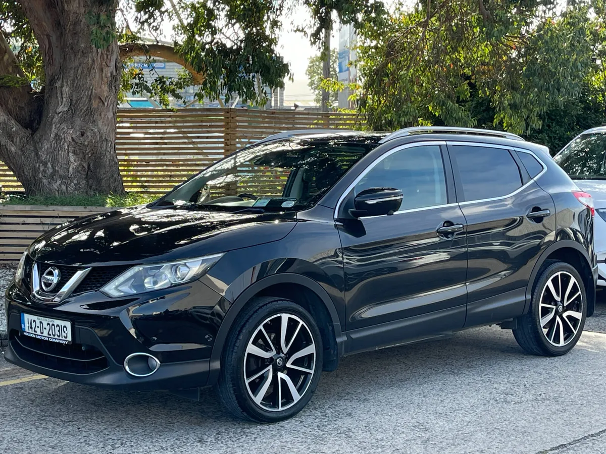 2014 Nissan Qashqai..top spec..pan roof..low miles - Image 3