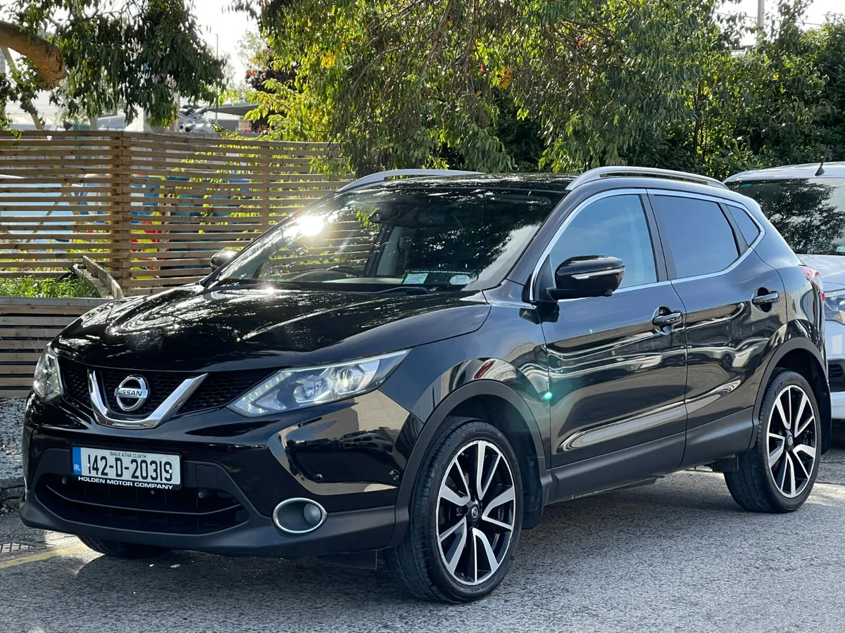 2014 Nissan Qashqai..top spec..pan roof..low miles - Image 1