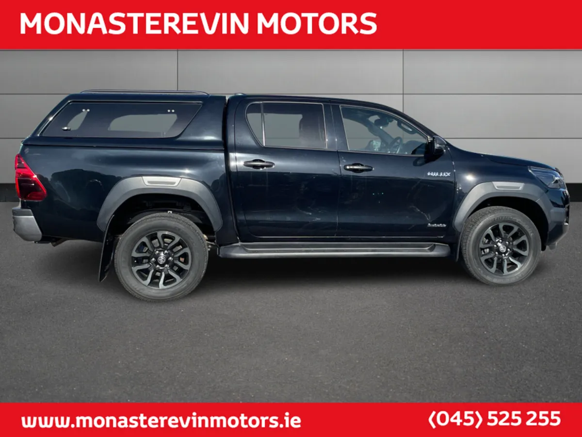 Toyota Hilux 2.8 INVINCIBLE AUTO - AUTOMATIC - Image 3