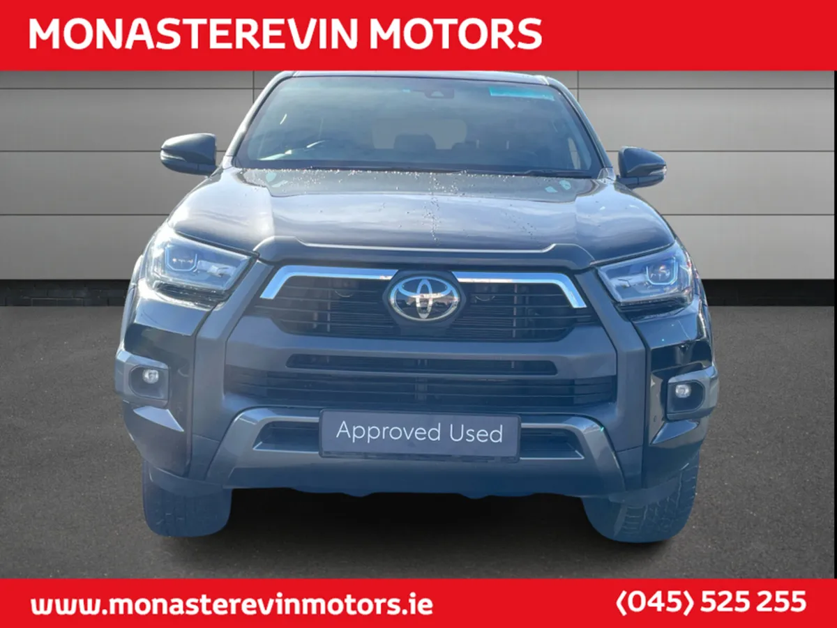 Toyota Hilux 2.8 INVINCIBLE AUTO - AUTOMATIC - Image 4