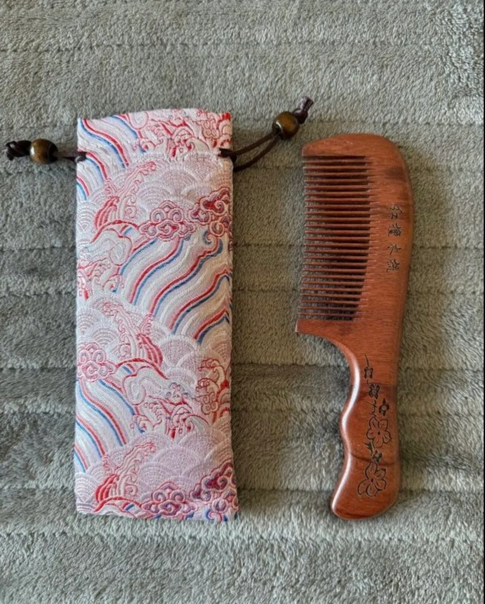 Brand new Chinese wood hair comb - Image 1