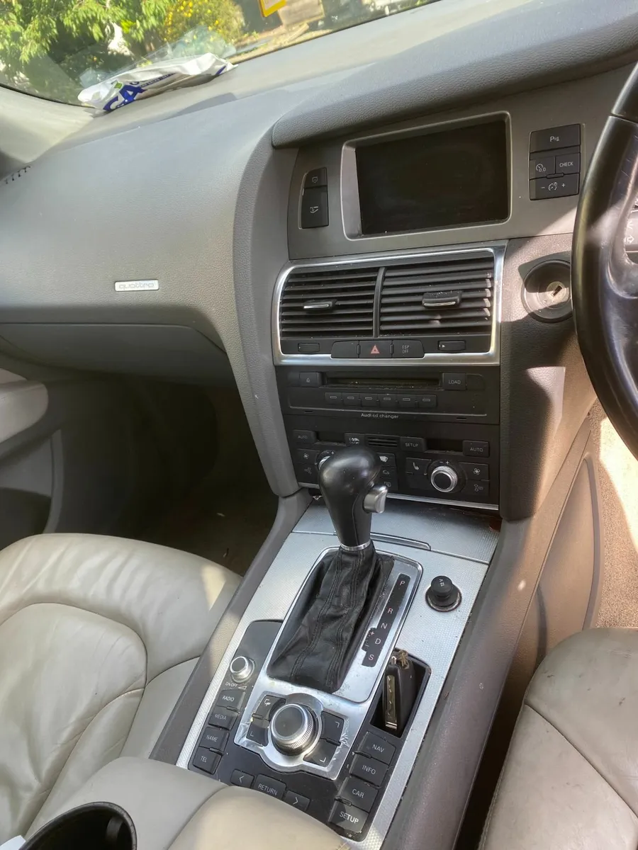 2007 Audi Q7 Commercial - Image 2