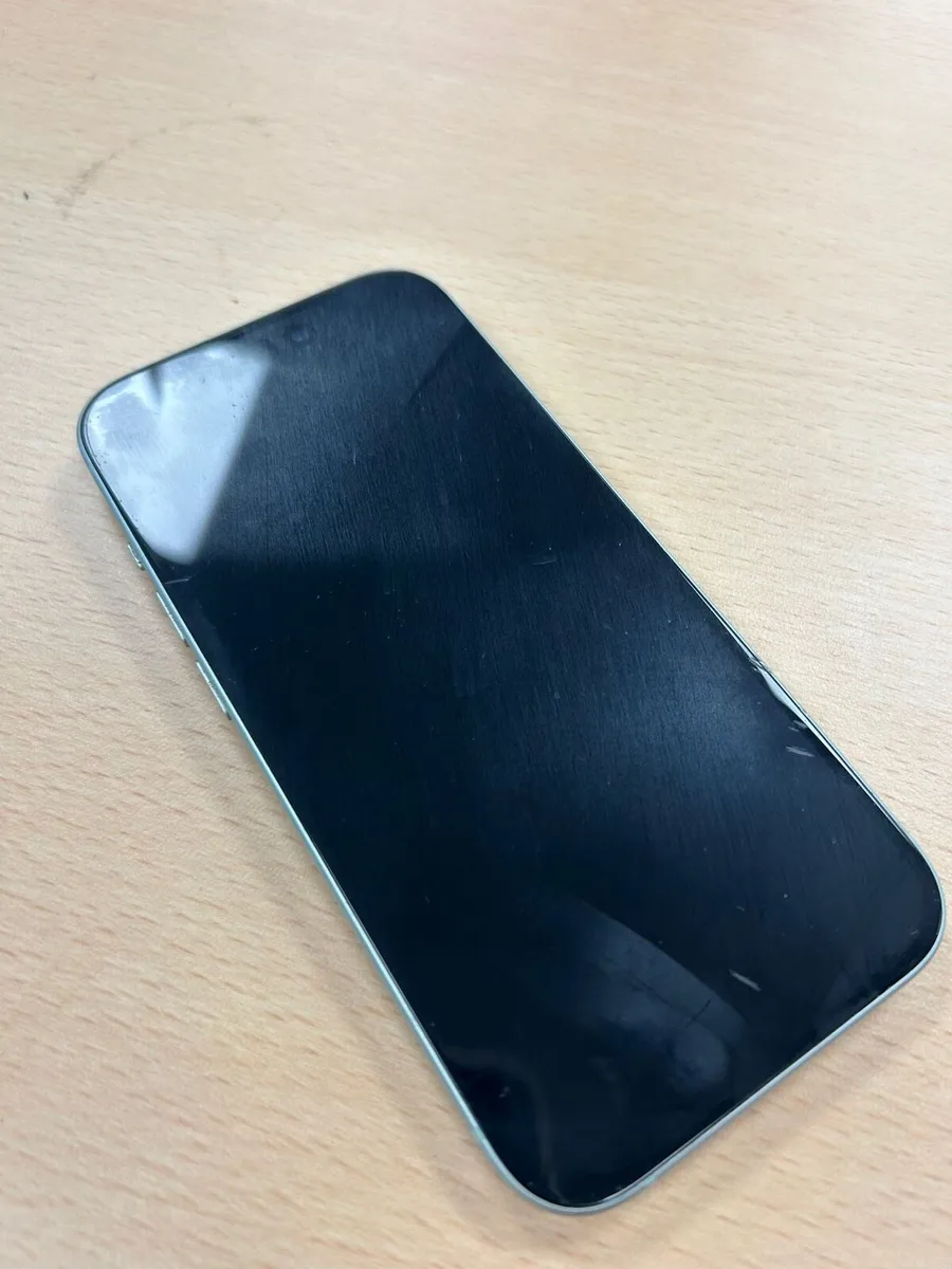 iPhone 15 - Image 3