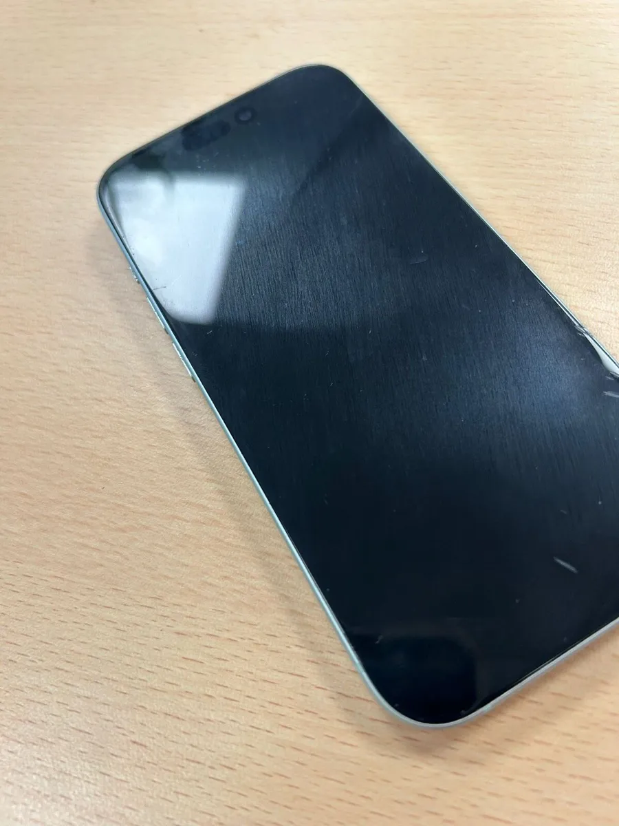 iPhone 15 - Image 4