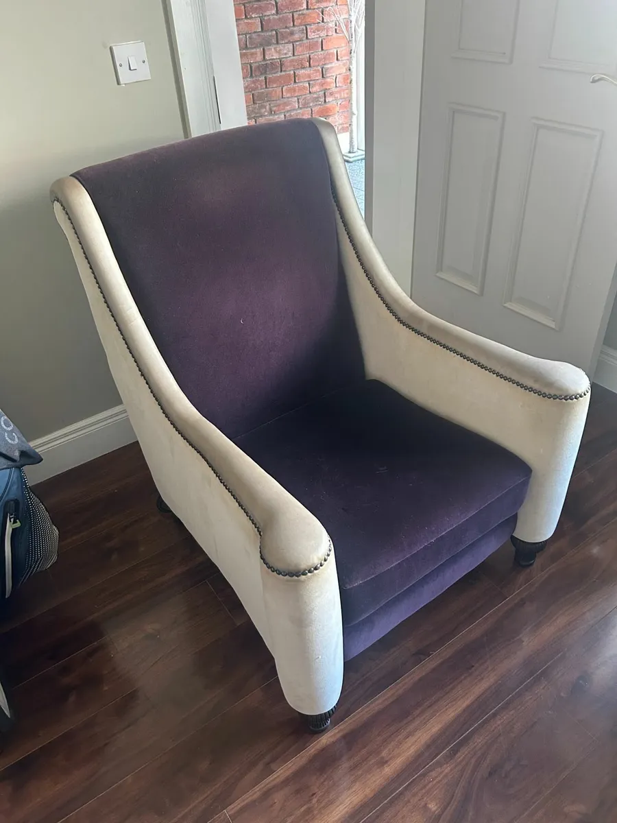 2 Chairs - Image 2