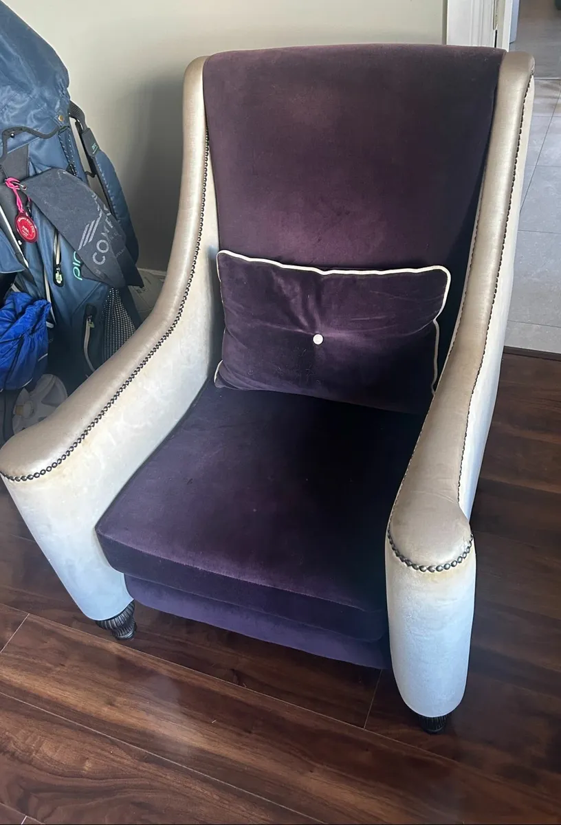2 Chairs - Image 3