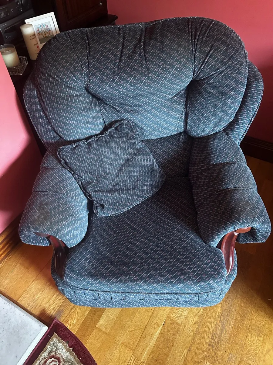 Sofa and two armchairs - Image 1