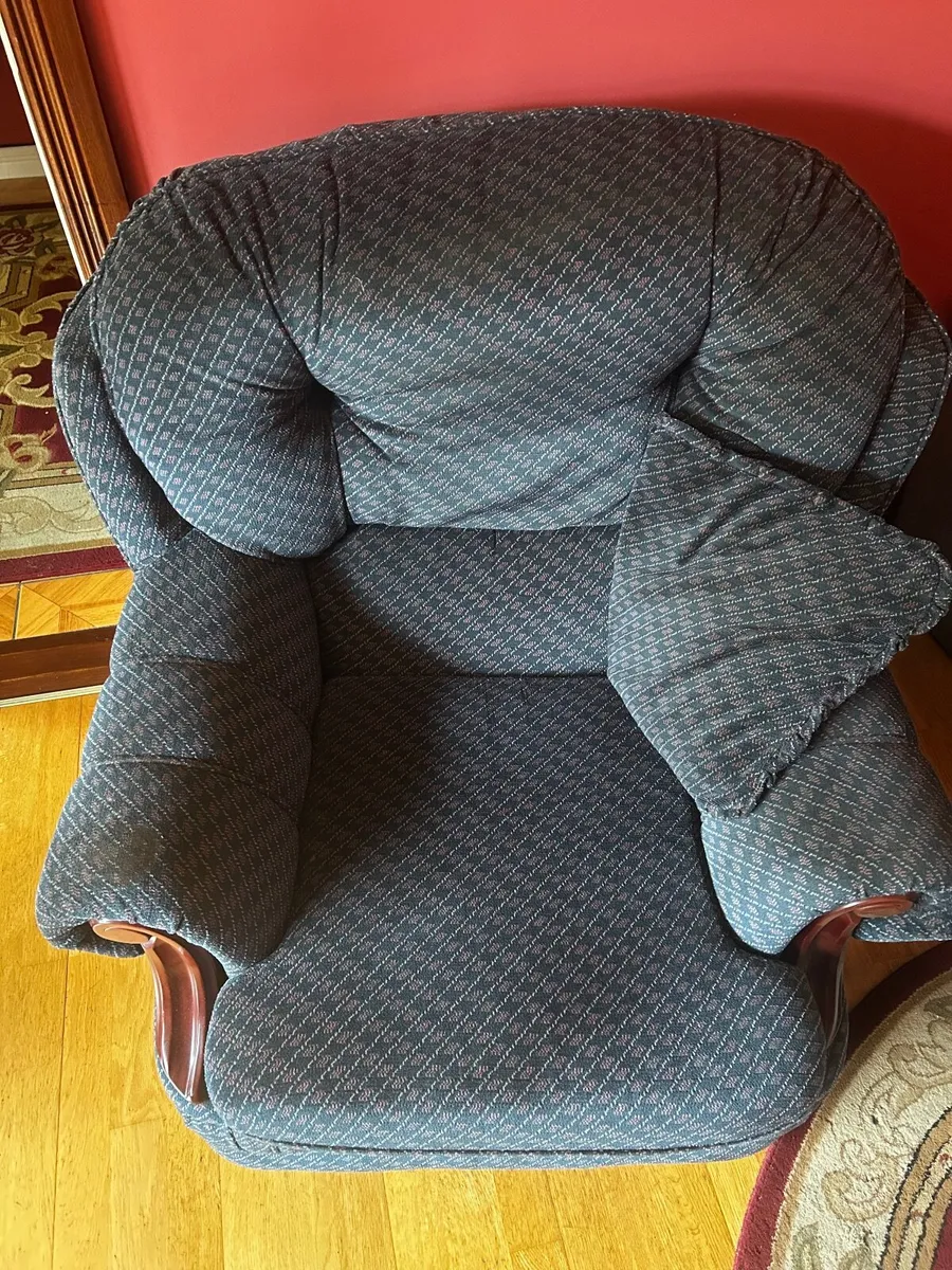 Sofa and two armchairs - Image 2