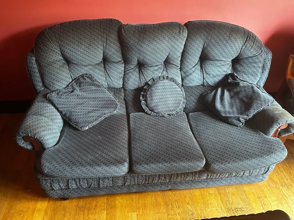Sofa and two armchairs - Image 3