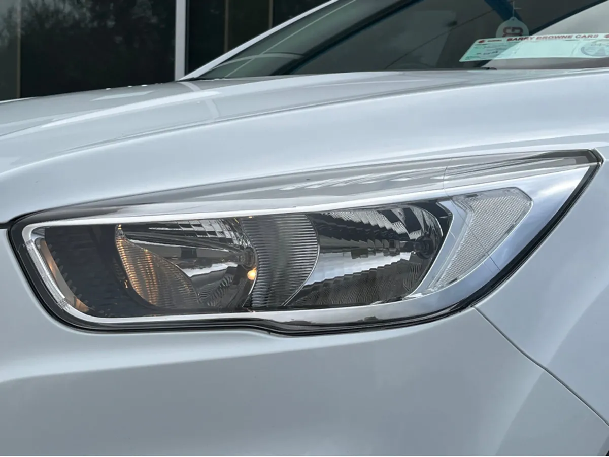 Ford Kuga 1.5 TDCI ZETEC 120PS 5DR - Image 3