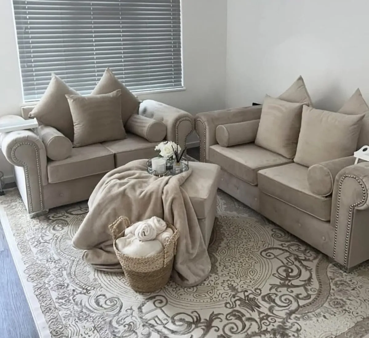 Olympia sofa kashmir plush fabric - Image 1