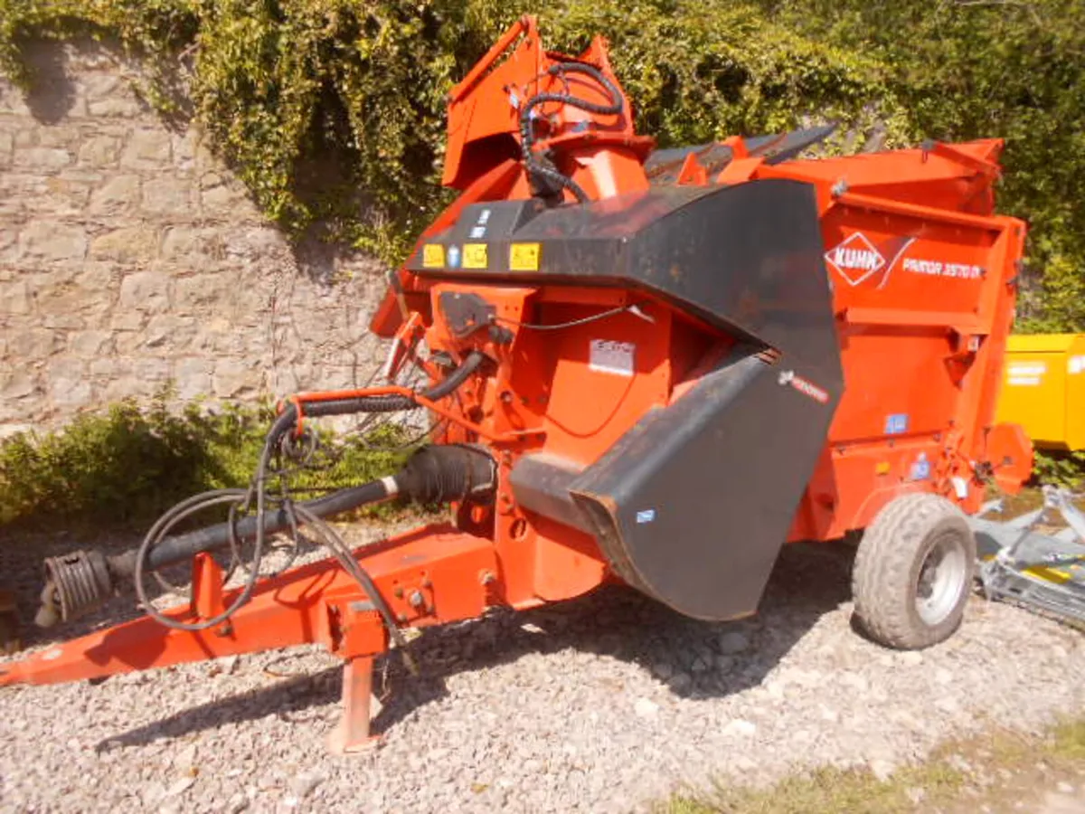 KUHN 3570M BALE SHREDDER, 2016 - Image 1