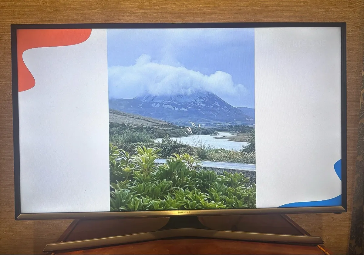 Samsung 32 Inch Smart Tv - Image 1