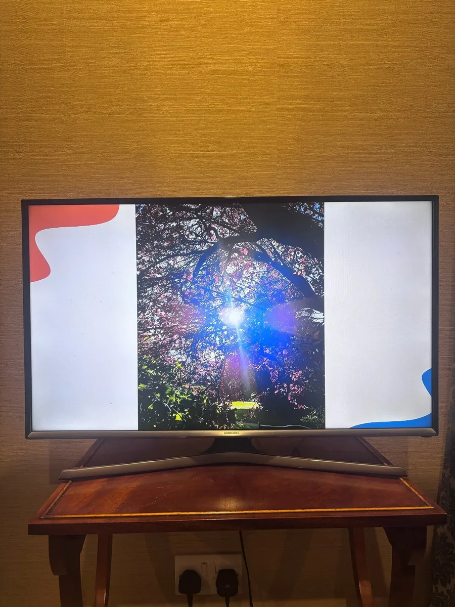 Samsung 32 Inch Smart Tv - Image 2