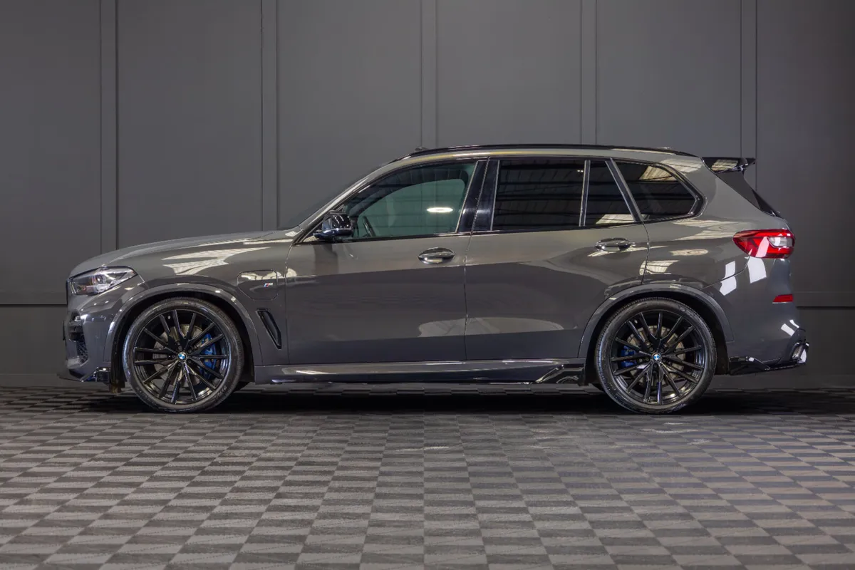 212 BMW X5 X-Drive 45e M-Sport - Image 3