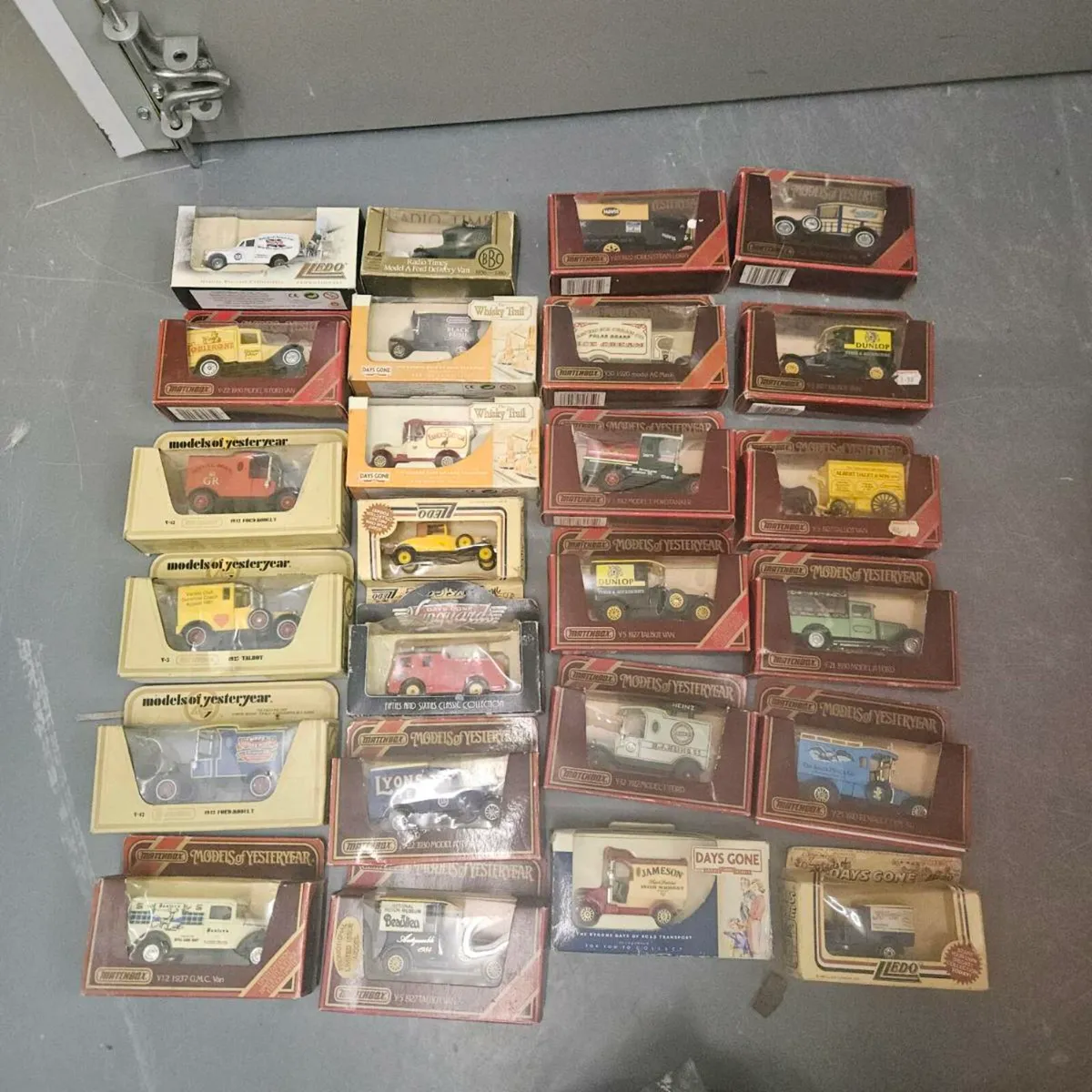 25 model cars - Image 1