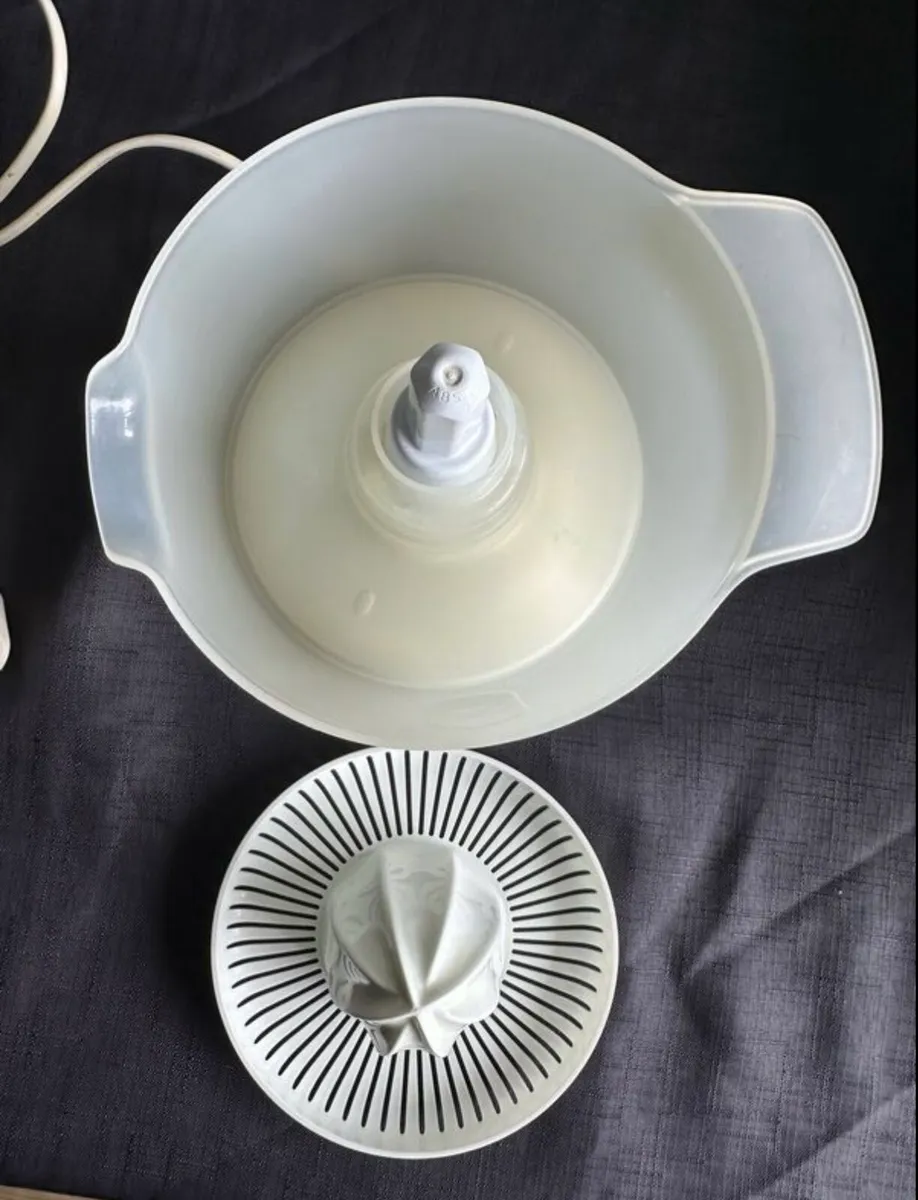 Philips electric fruit juicer, great condition - Image 3
