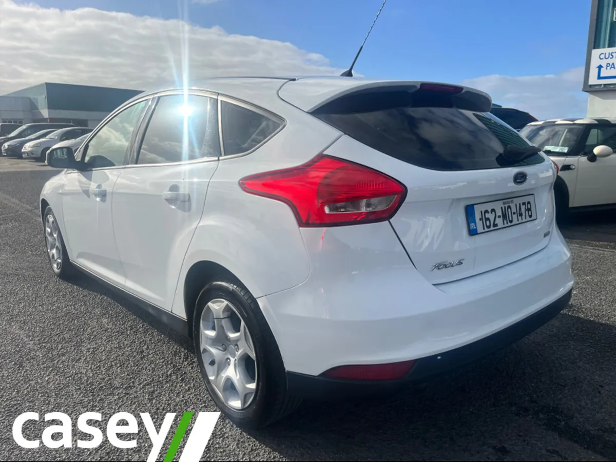 Ford Focus 1.0 STYLE ECOBOOST 100PS 5DR T - Image 2