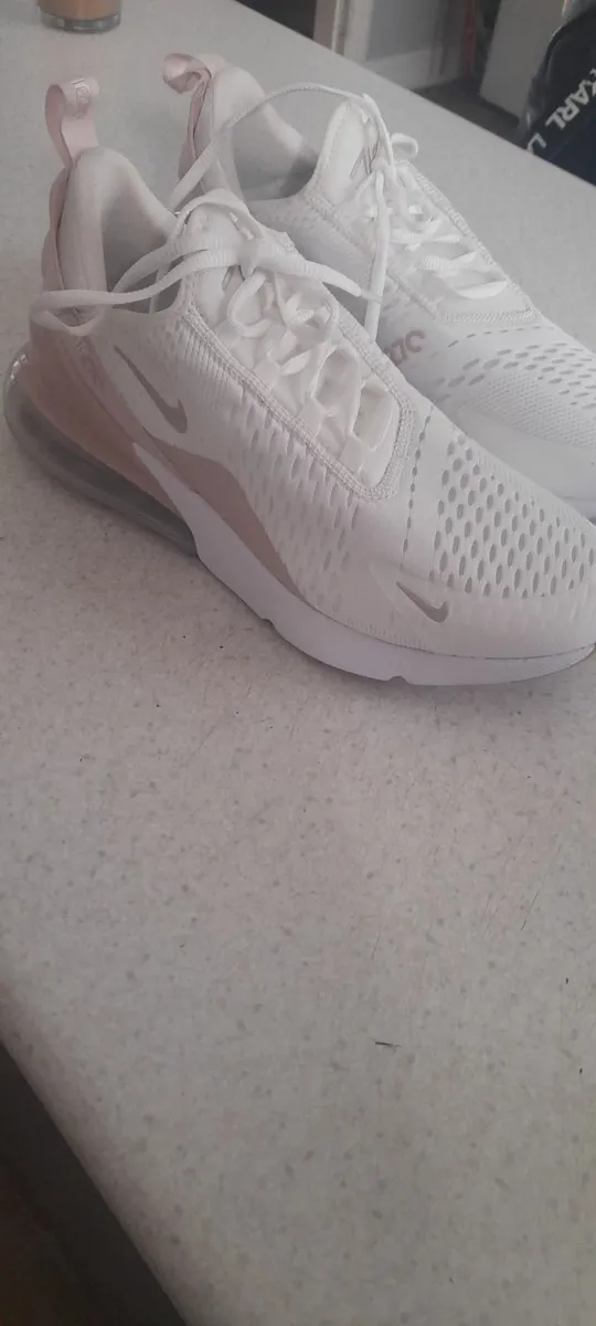 Ladies Nike trainers - Image 3
