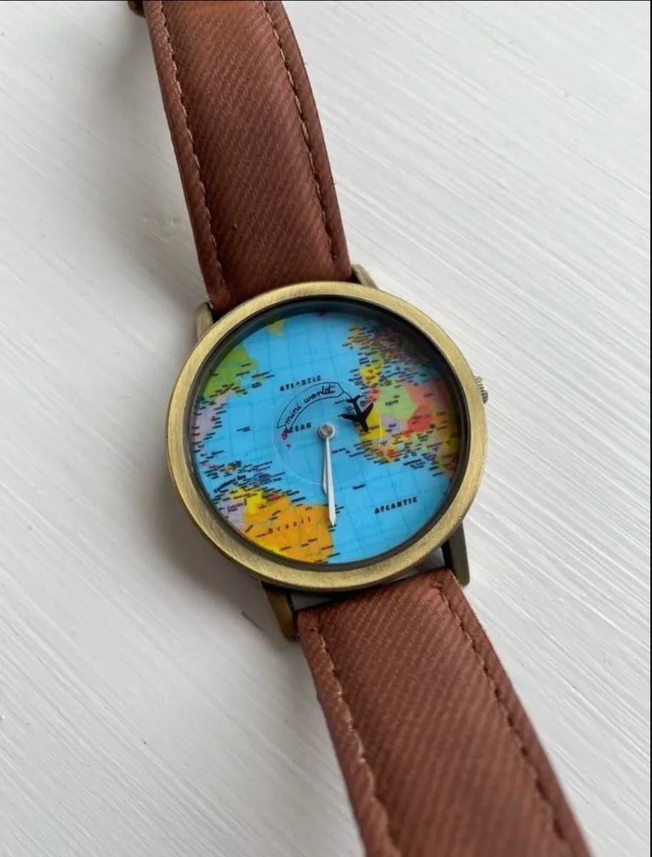 Unisex world map watch in good condition - Image 1