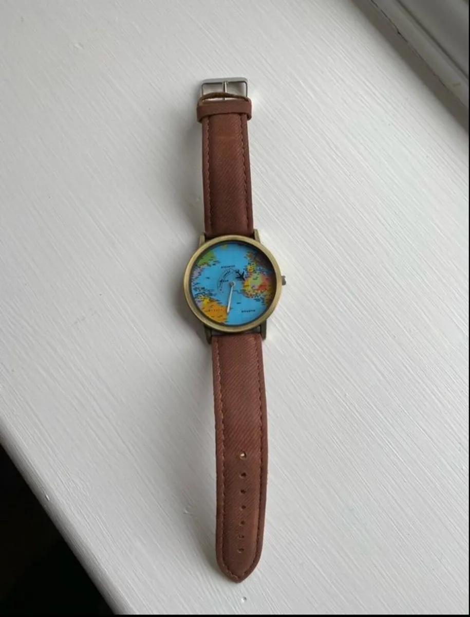 Unisex world map watch in good condition - Image 2