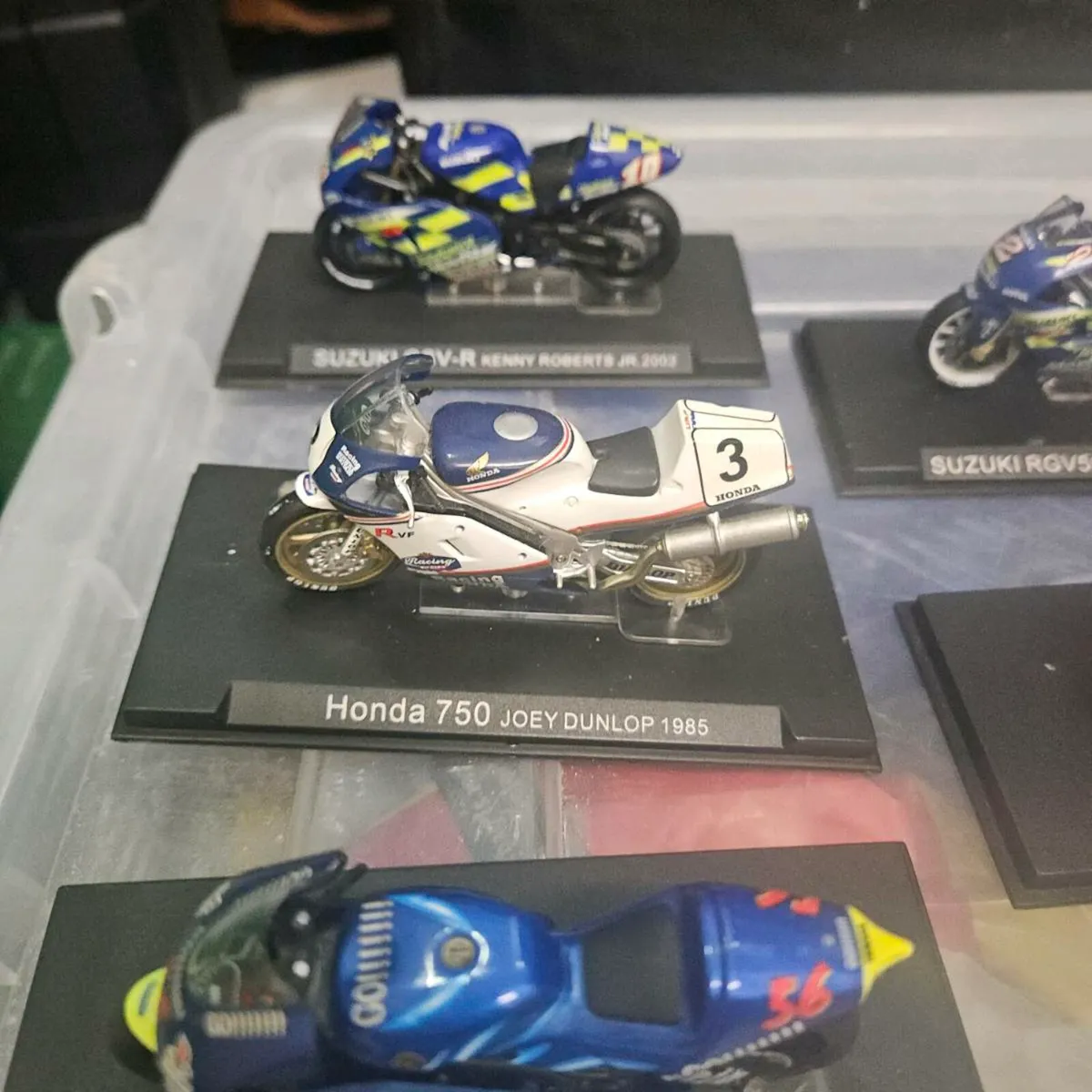 8 model motorbikes - Image 3