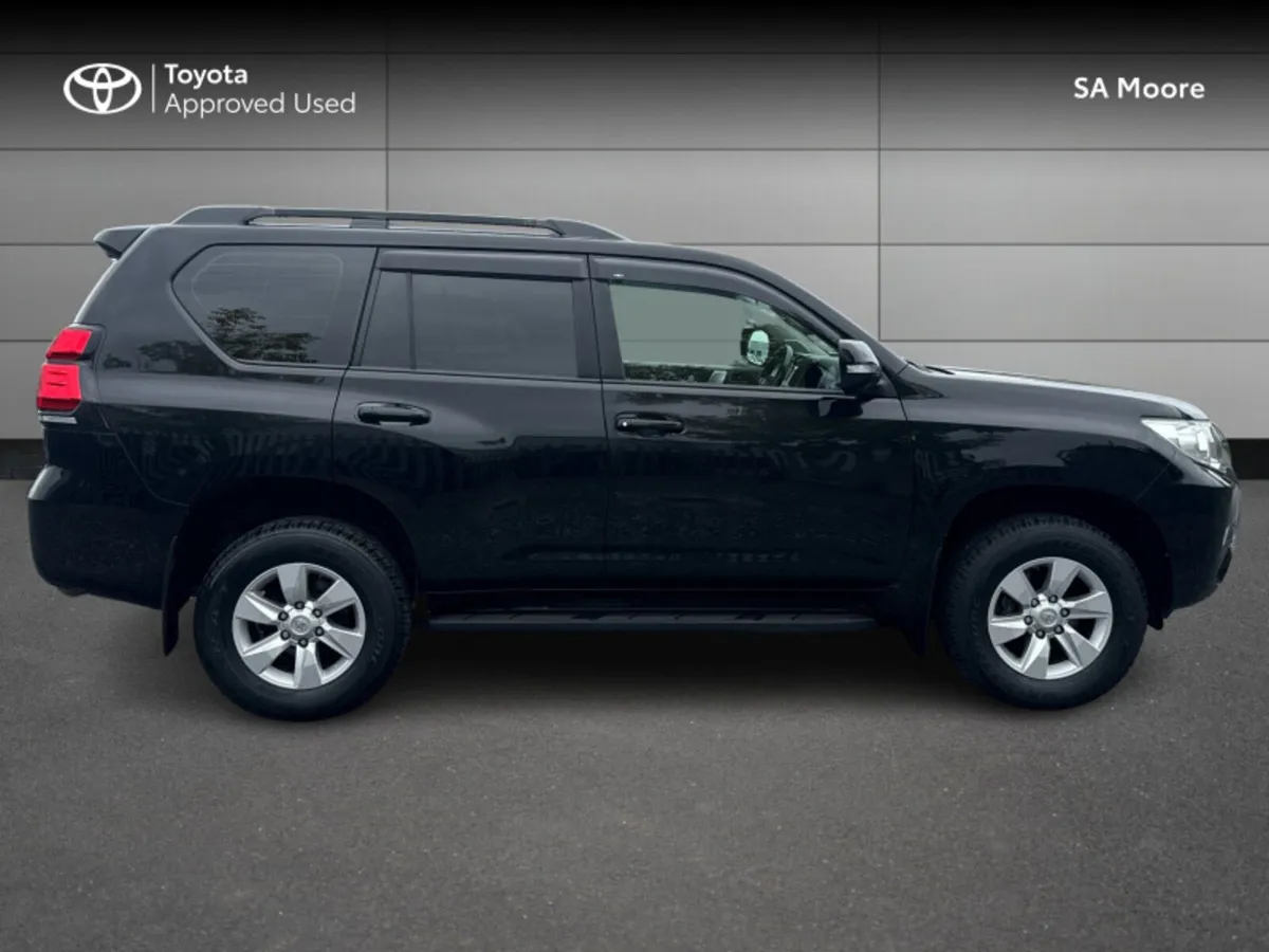 Toyota Land Cruiser 5 SEAT - BUSINESS - Image 3