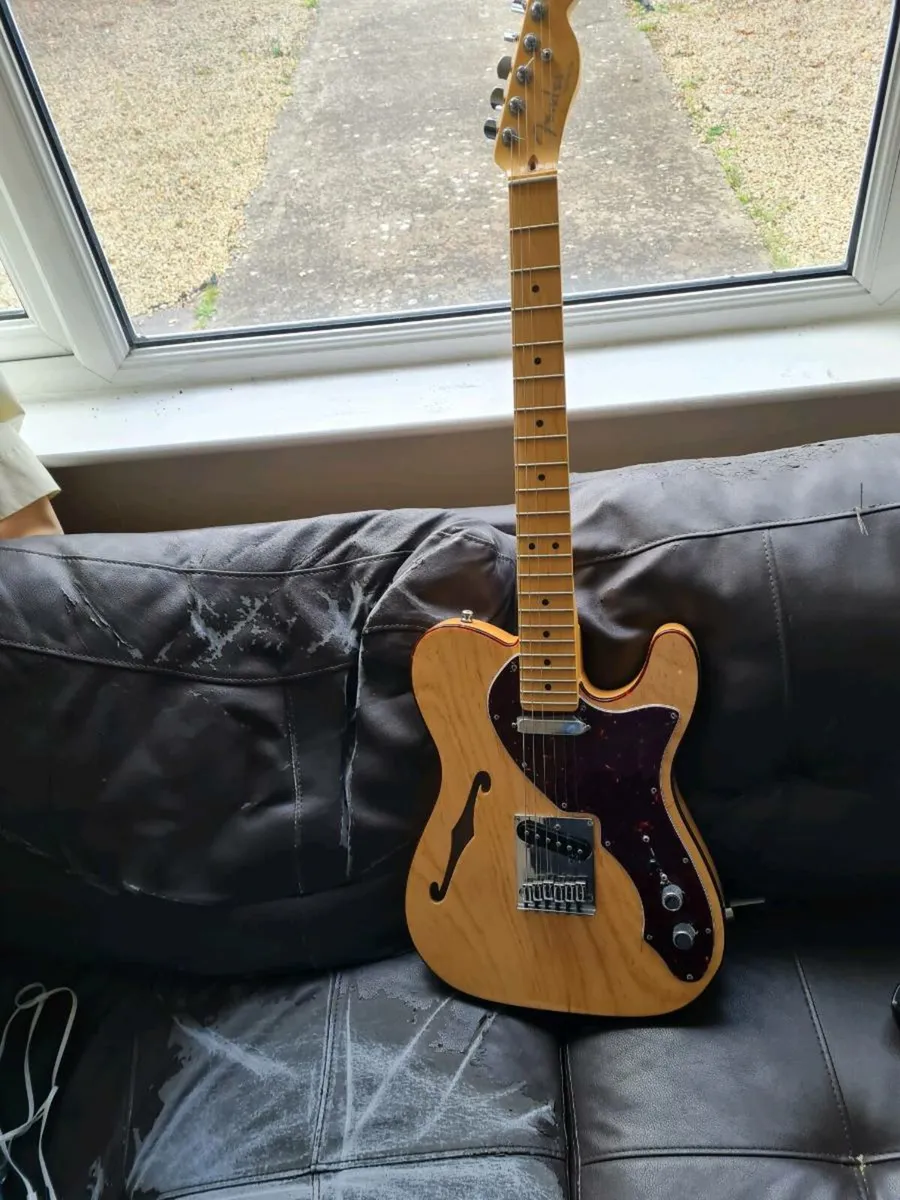 Electric guitar - Image 1