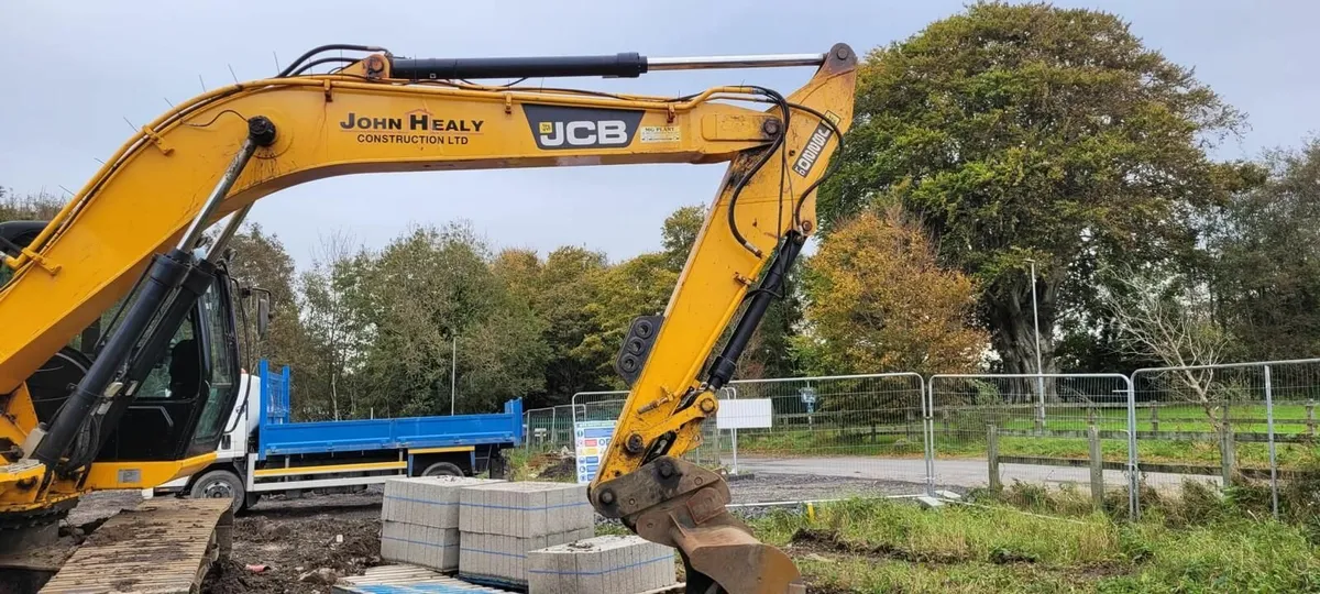 JCB Excavator JS220LC - Image 2