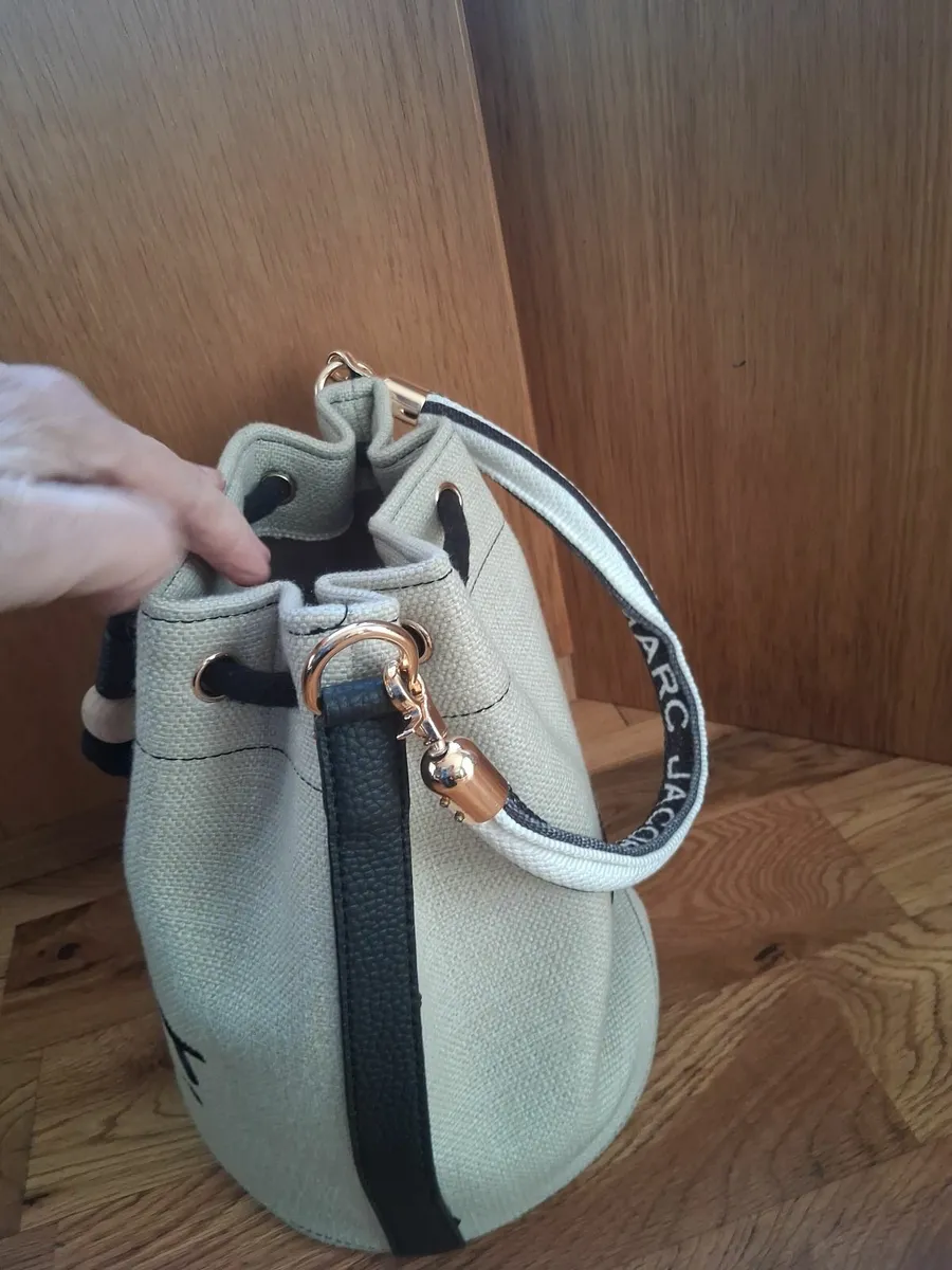 Marc Jacobs  bucket bag - Image 4