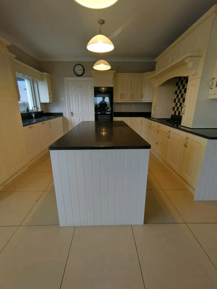 Kitchen Island - Image 3