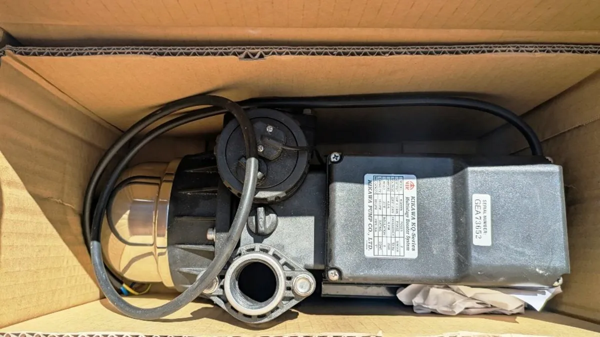 Booster pump 1HP new in box - Image 4