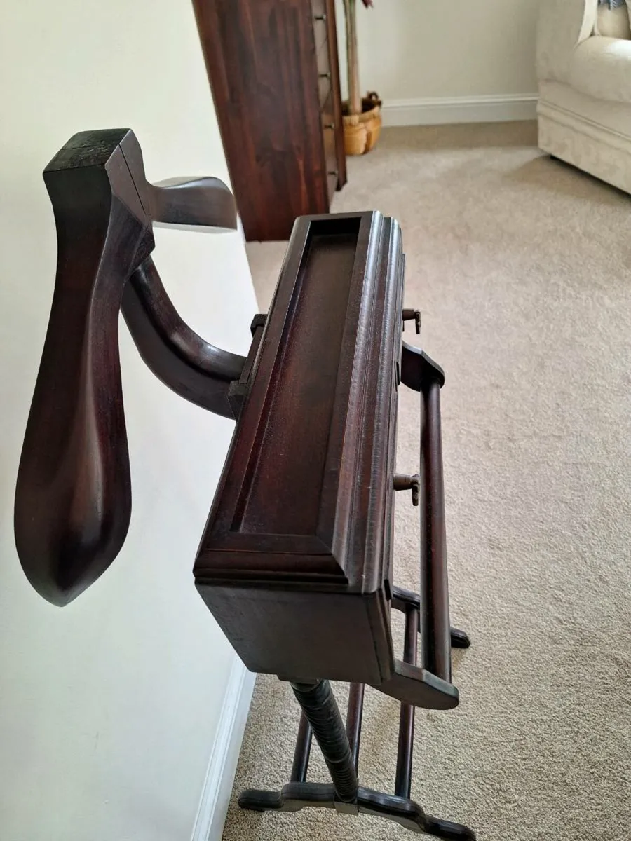 Suit stand - Image 3