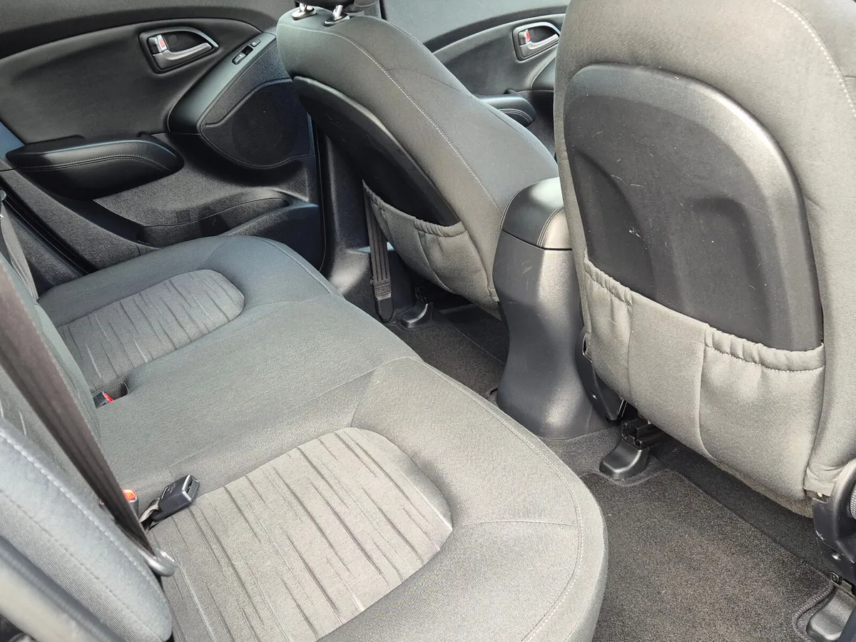 Hyundai ix35  1.7 COMFORT - Image 4