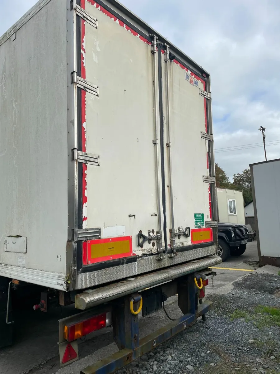 Insulated 45ft Storage Trailer - Image 4