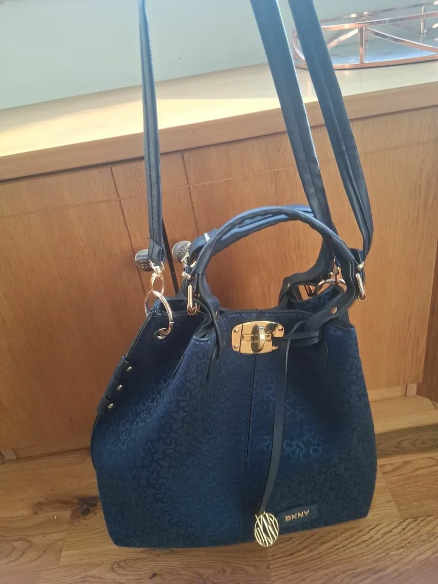 New DNKY navy bag - Image 4