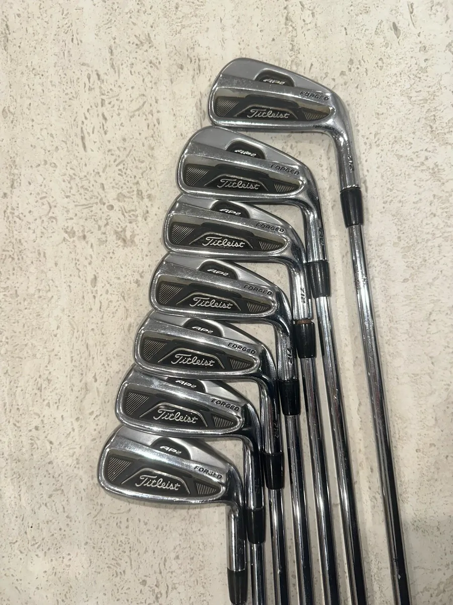 Titleist AP2 4-pw dynmic gold s300 tv mid gp - Image 1