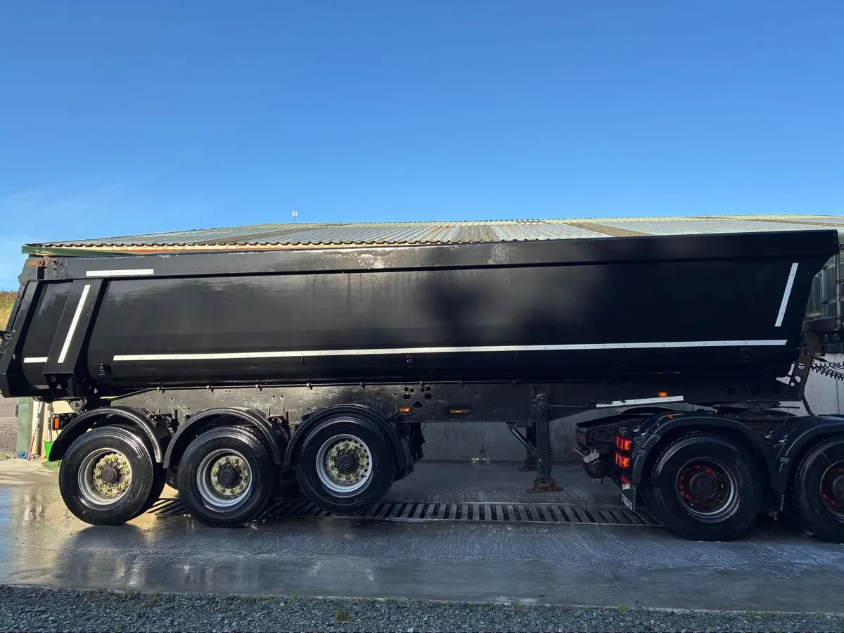 Trailer - Image 1