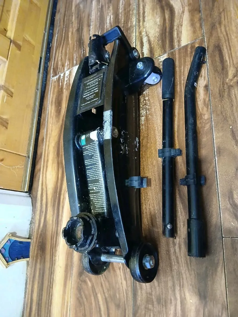 2 tonne hydraulic trolley jack - Image 1