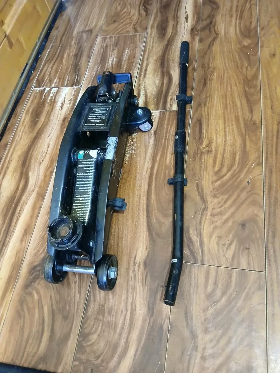 2 tonne hydraulic trolley jack - Image 2