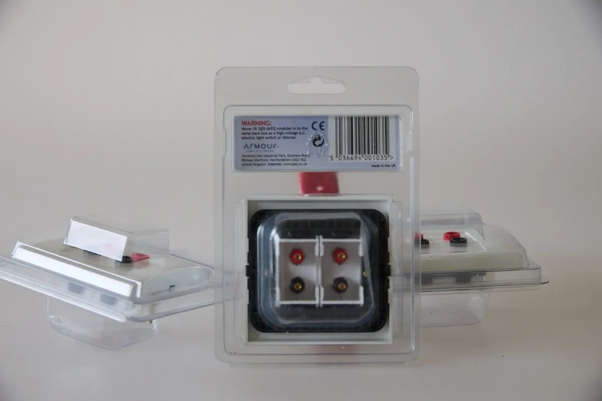 QED AVEQ Speaker Socket Outlets –  Quad - Image 2
