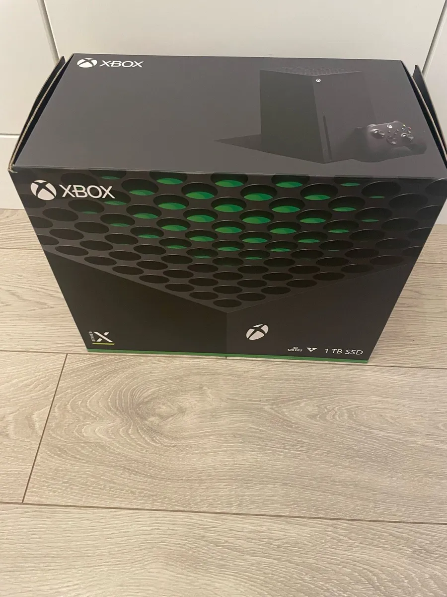 X BOX SERIES X WITH BOX AND CONTROLLER - Image 1