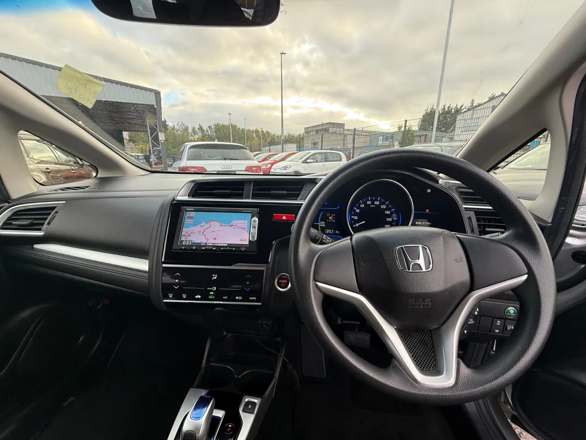 HONDA FIT HYBRID 2015 - Image 9