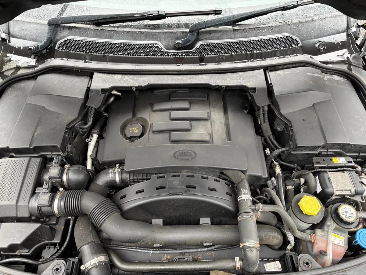 Land Rover Discovery 4 - Image 2