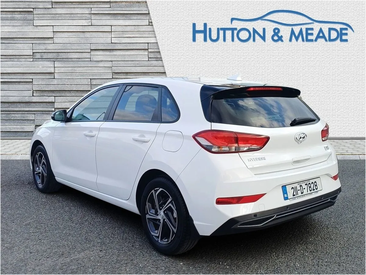 Hyundai i30 Delux 1.0 Petrol 5dr - Image 3