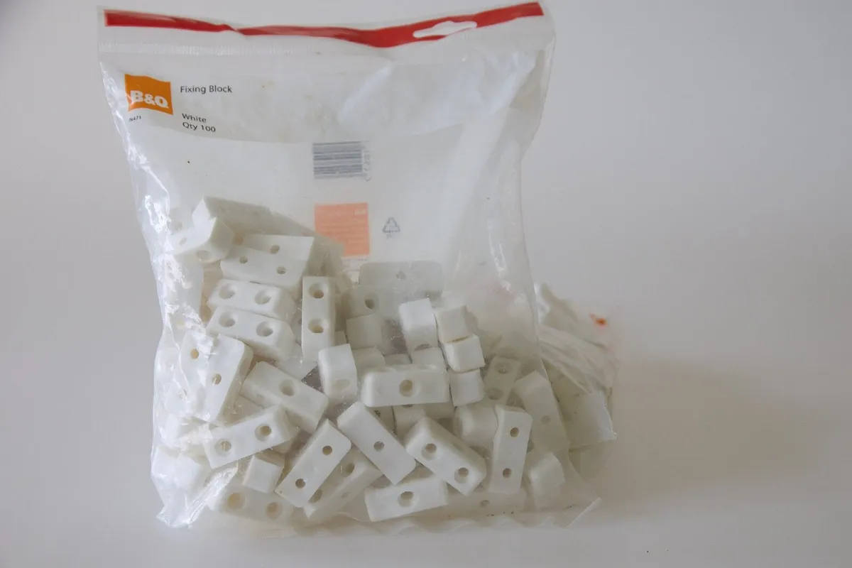 100x B&Q Fixing Blocks – New