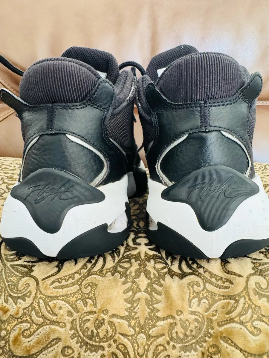 Used Nike Jordan Aura 4 uk size 5.5 - Image 4