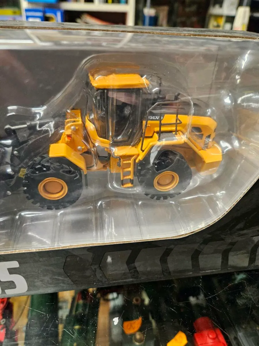 Corgi Motorart Volvo Loader 1.50 - Image 3