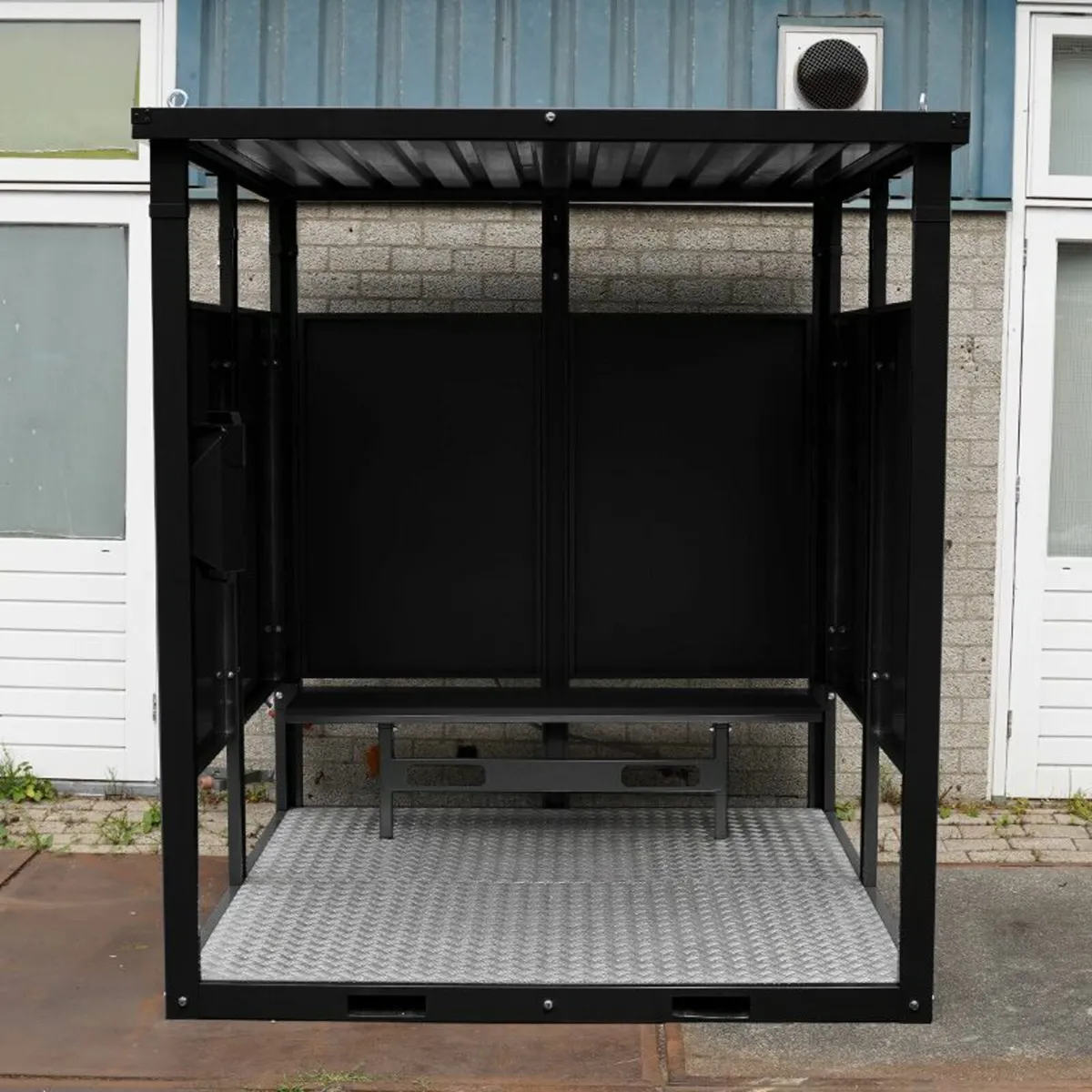 smoke shelter 2x2 meters - Image 4