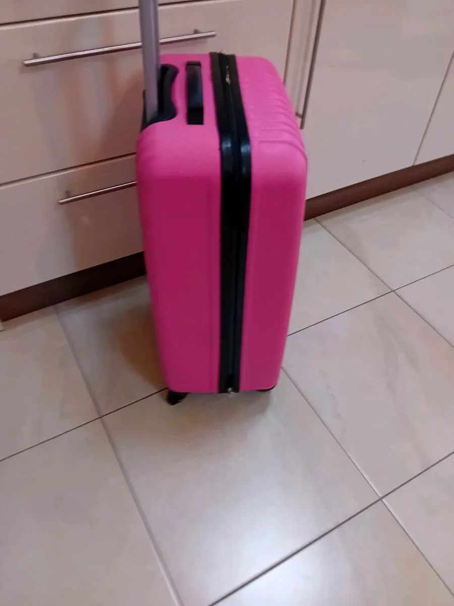 MEDIUM SIZE SUITCASE 4 WHEELS PINK